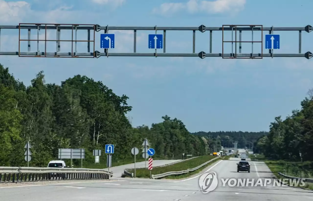 [키이우를 가다] 이정표 뗀 고속도로 곳곳엔 무장군인 검문소 | 연합뉴스