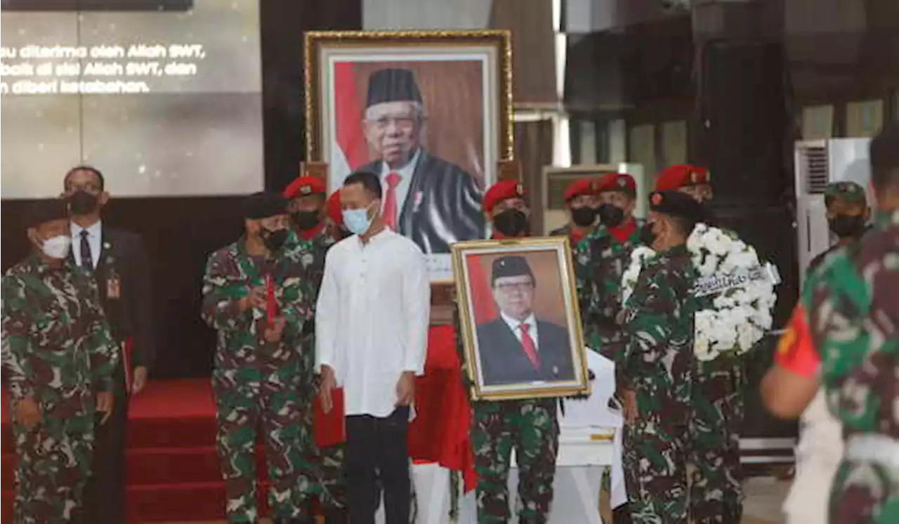 Jenazah Tjahjo Kumolo Tiba di Taman Makam Pahlawan Kalibata