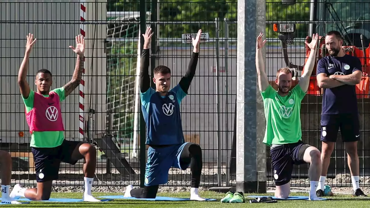 VfL Wolfsburg: Pavao Pervan steht auf Yoga und den „herabschauenden Hund“