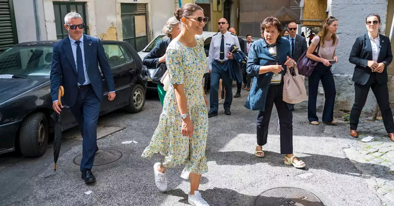 Victoria von Schweden: Auf Touri-Tour: In Sneakern & mit Sonnenbrille macht sie Lissabon unsicher