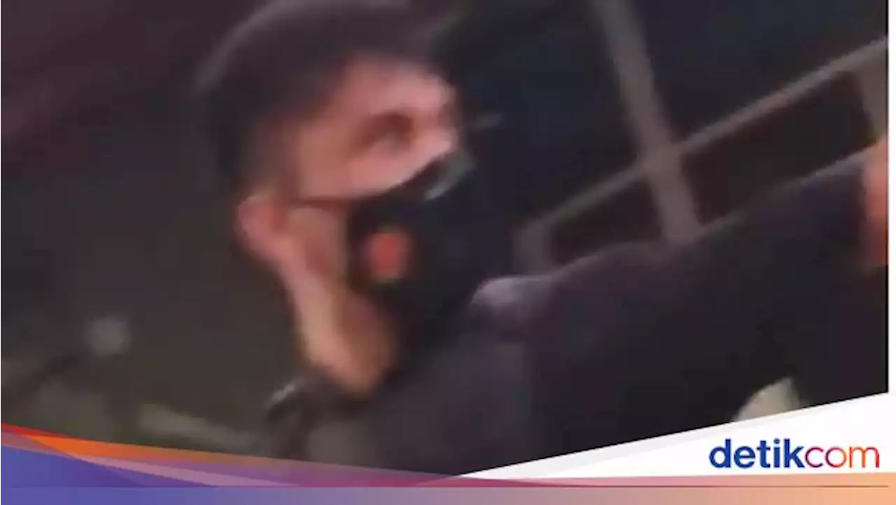 Geger Pria Berompi 'Polisi' Tusuk Perempuan di Bekasi