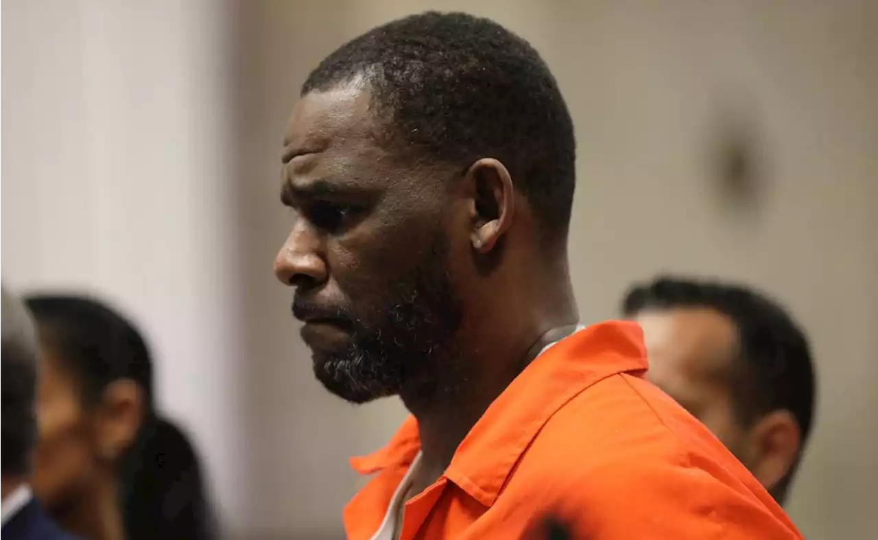 El cantante R. Kelly es sentenciado a 30 años de cárcel por delitos sexuales