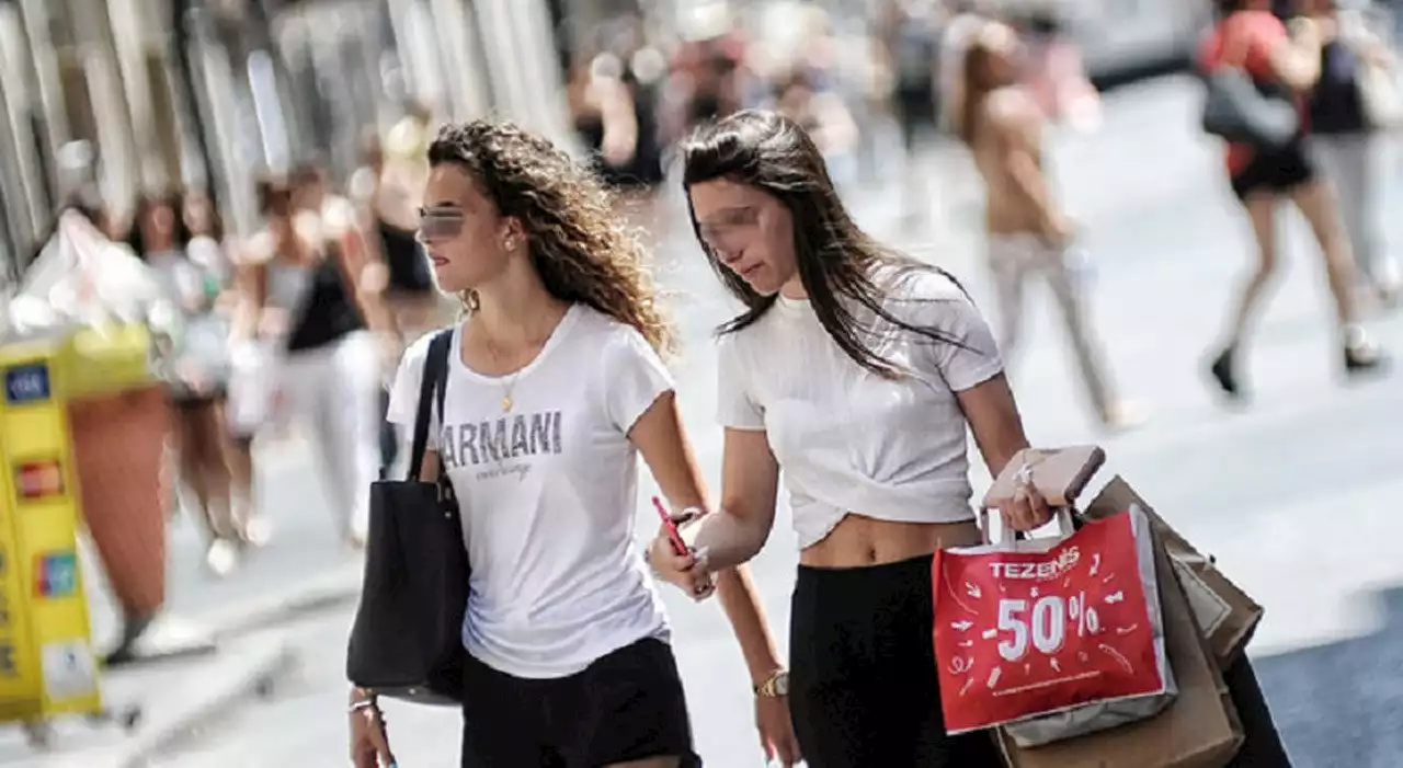 Saldi, il 2 luglio il via a Roma e nel Lazio: i consigli per evitare fregature