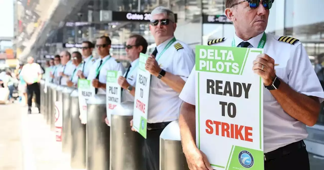 More Than 1,200 Delta Pilots Picket At 7 Major Airports To Call For Higher Pay