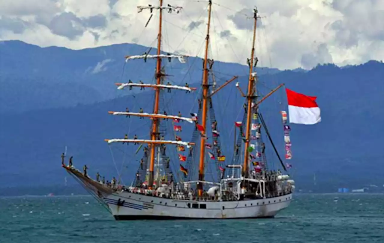 Laskar Rempah dan KRI Dewaruci Tiba di Surabaya