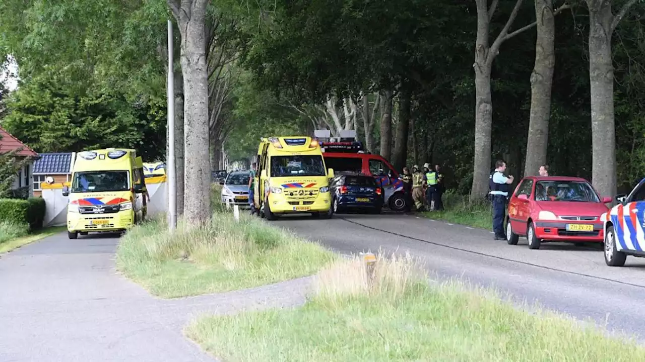 Frontale botsing Meppel: zes zwaargewonden, onder wie vijf jonge kinderen