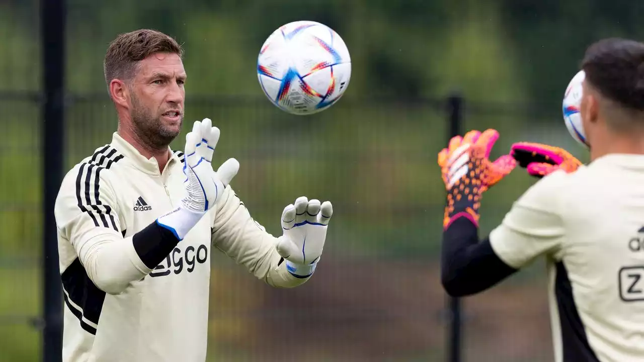 Doelman Stekelenburg verlaat trainingskamp Ajax vanwege voetblessure