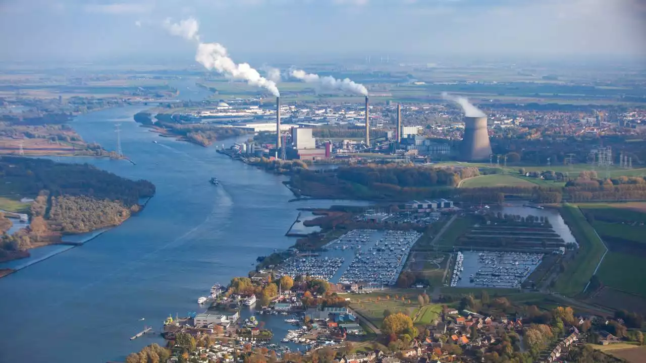 Eerste drijvende zonnepark in gebruik genomen bij Amercentrale