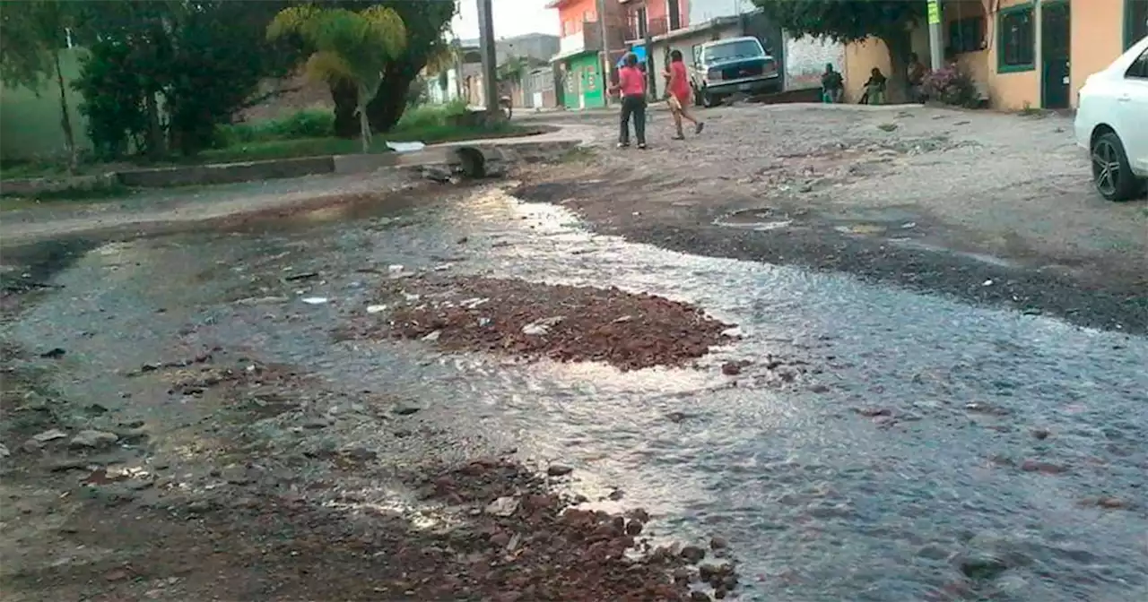 Abasolo: agua falta en Churipitzeo pese a abundante manantial; líquido se desperdicia