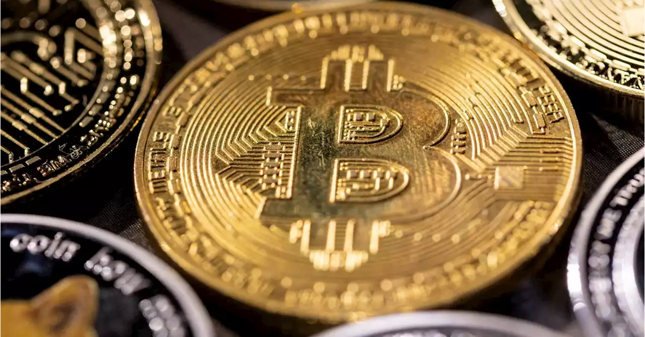 Bitcoin falls below $19,000, further shaking crypto markets