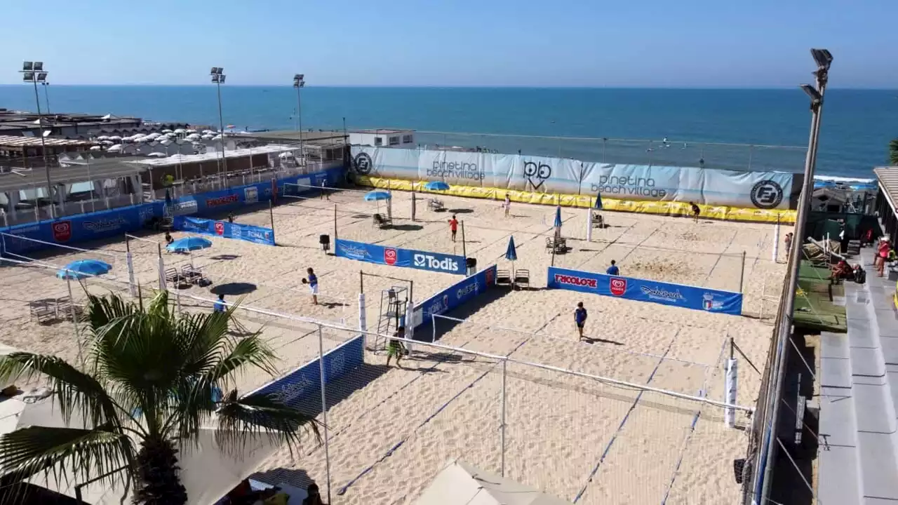 Ostia, oltre 400 atleti sfidano il caldo per i campionati italiani di Beach tennis