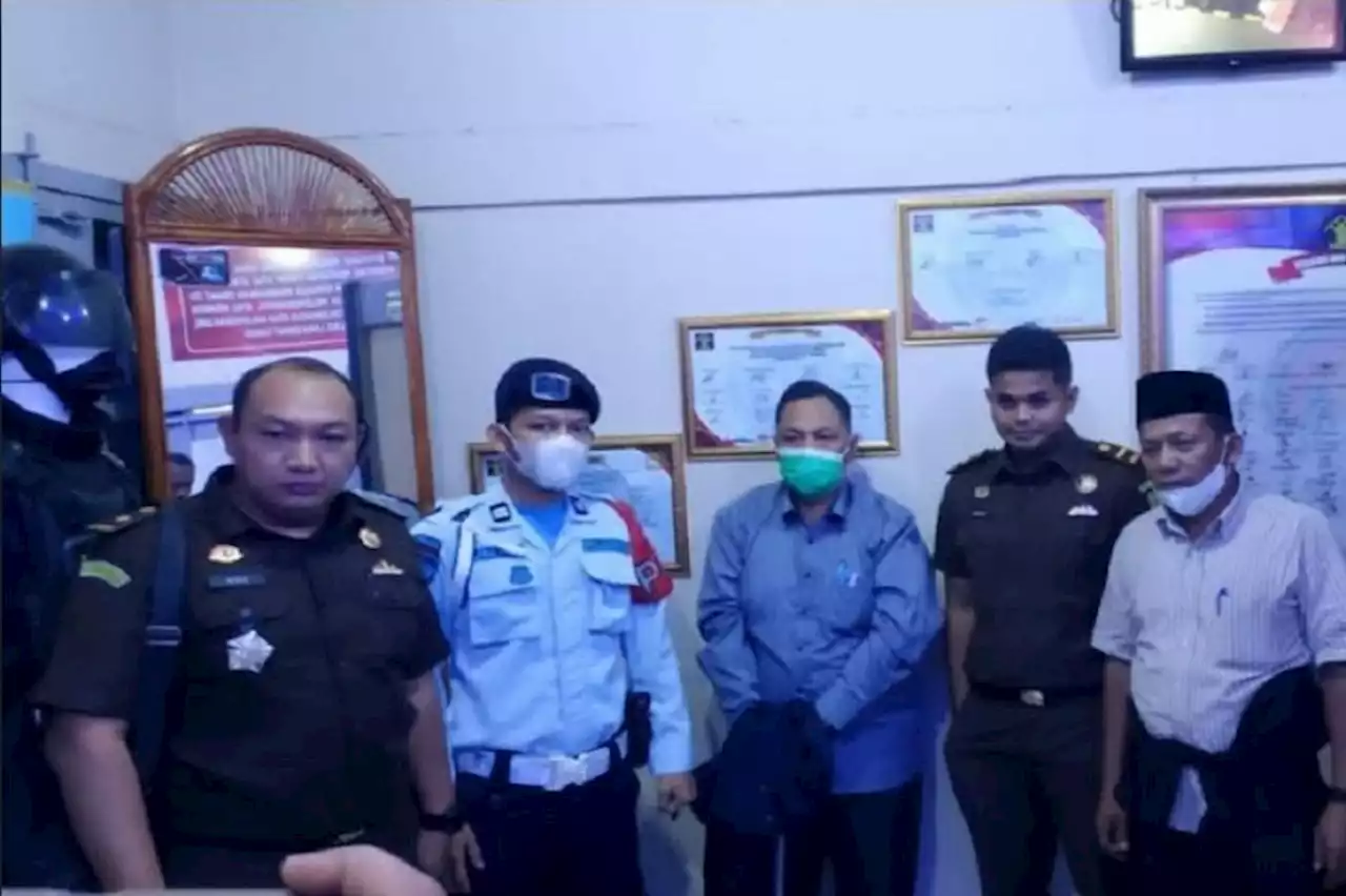 Tersandung Kasus Korupsi Penyertaan Modal BUMD, Mantan Bupati Inhil Ditahan