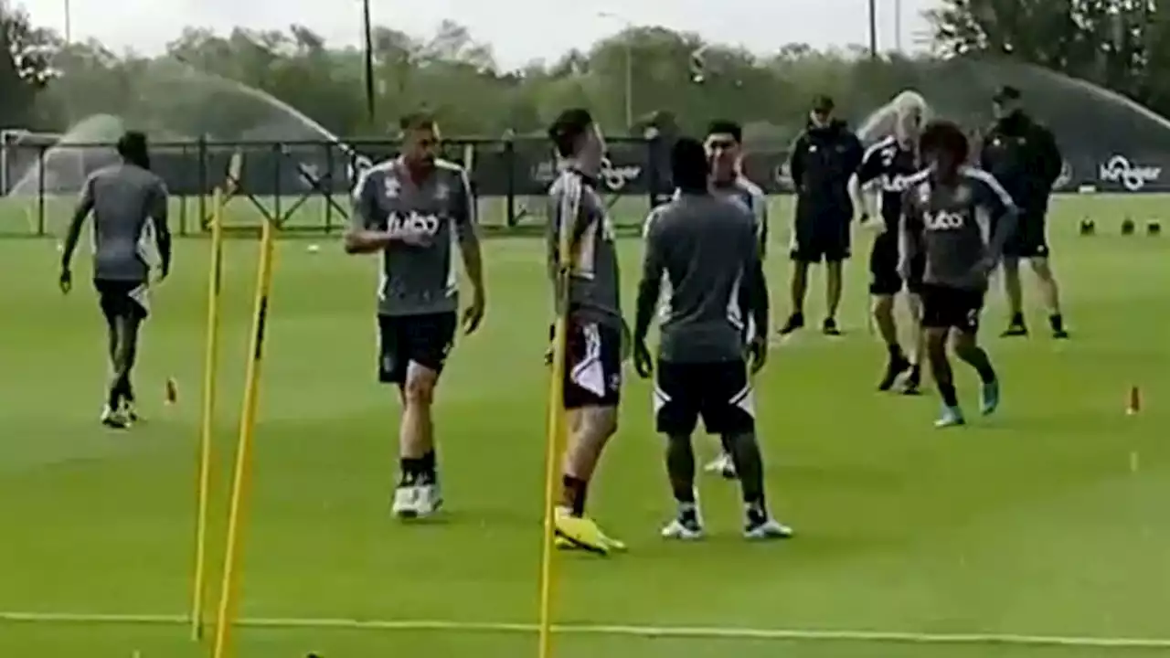 Héctor Herrera completa bajo tormenta su primer entrenamiento en Houston