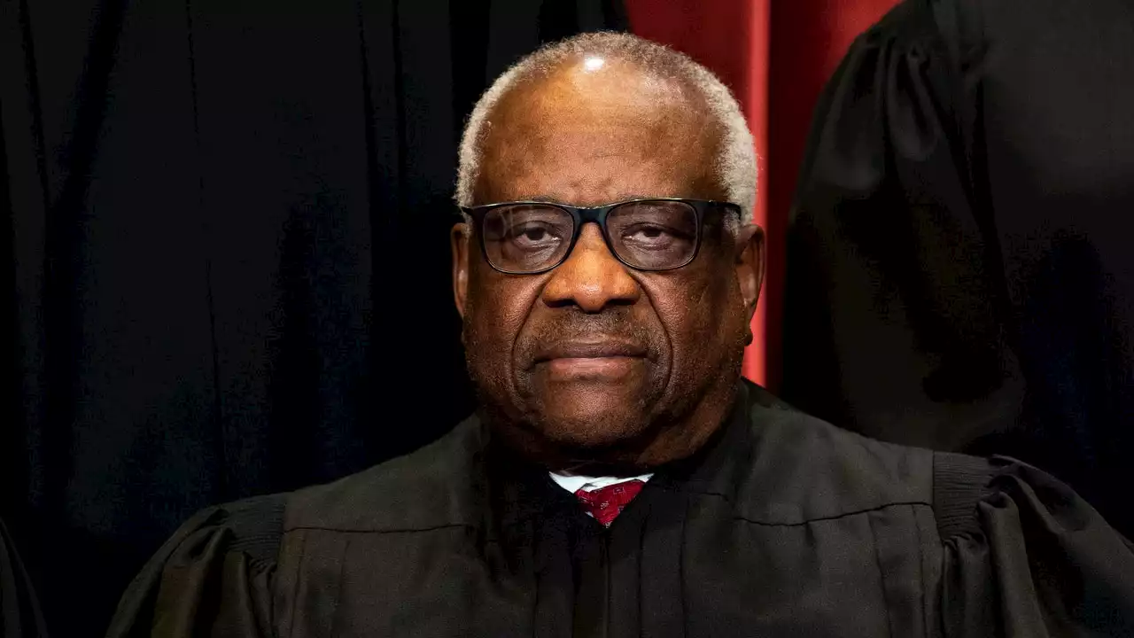 Le juge de la Cour suprême Clarence Thomas, sensible aux théories du complot antivax