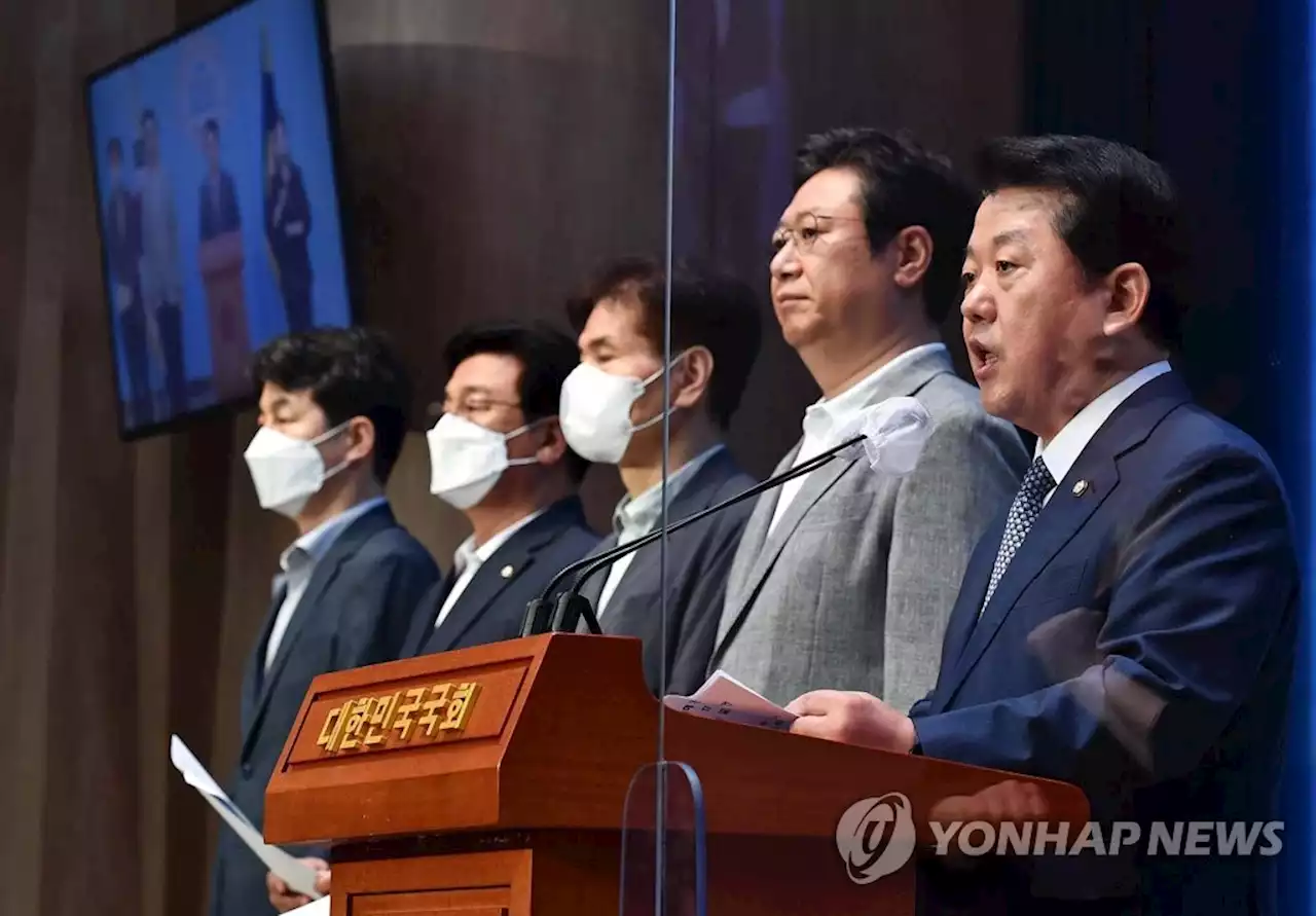 野 '해경·군, 안보실 지시따라 '공무원 월북판단 번복' 의심' | 연합뉴스