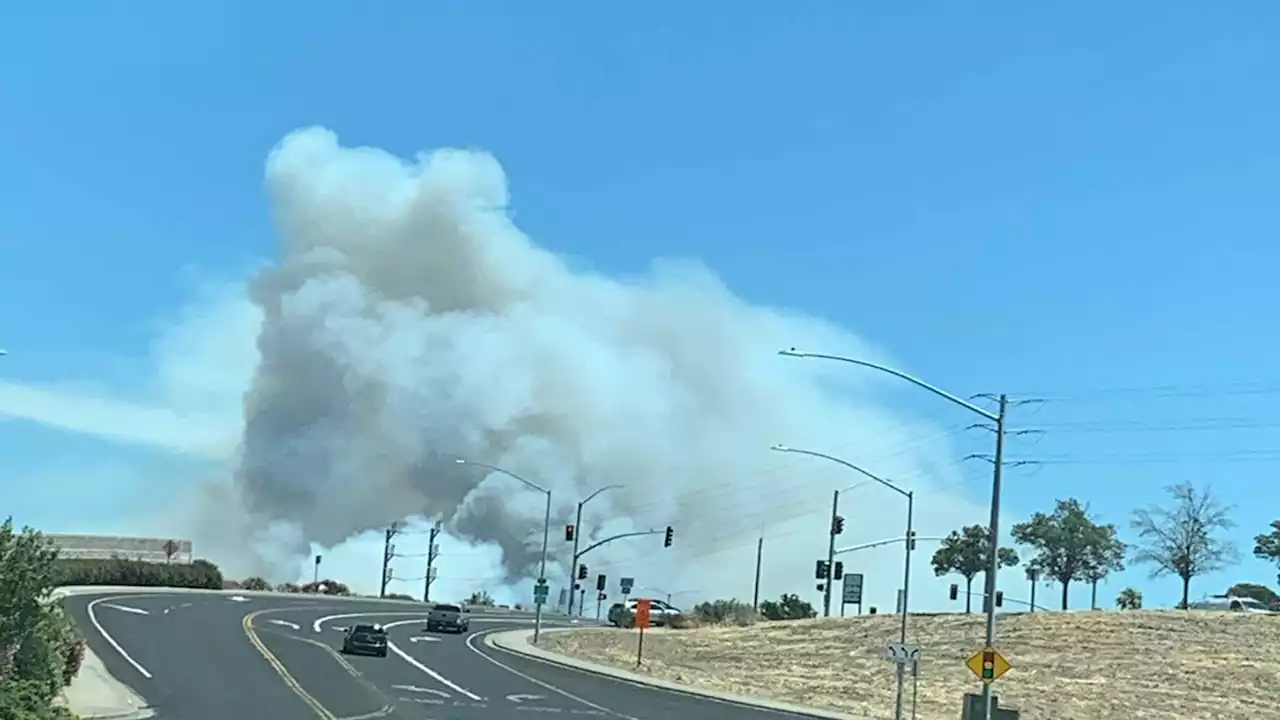 Crews battling vegetation fire in Pittsburg, asking residents to 'stay clear'