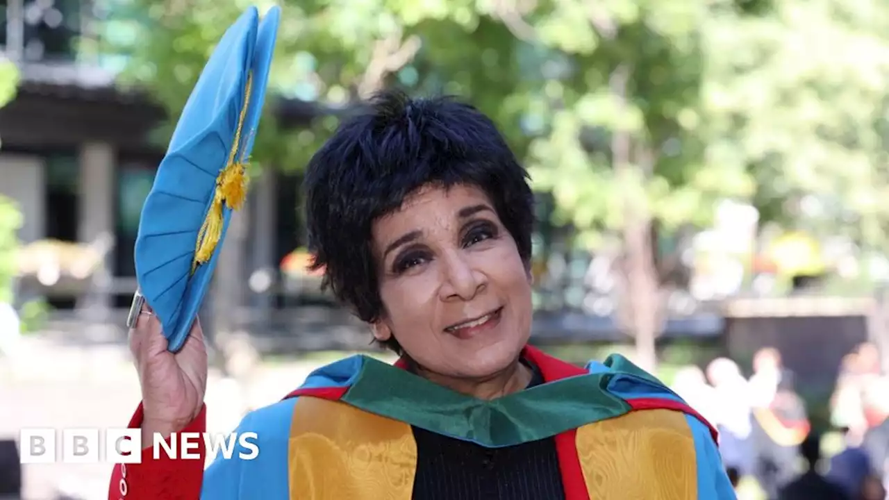 Moira Stuart gets Northumbria University honorary degree