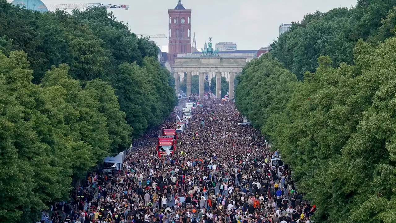 Alkohol, Drogen, Stürze bei „Rave The Planet Parade“ in Berlin