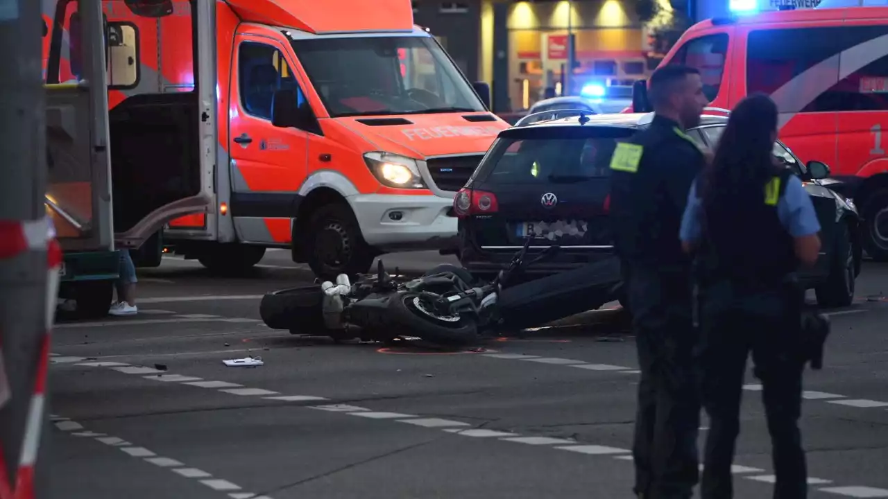 Crash am Sachsendamm – Zwei Motorradfahrer schwerst verletzt