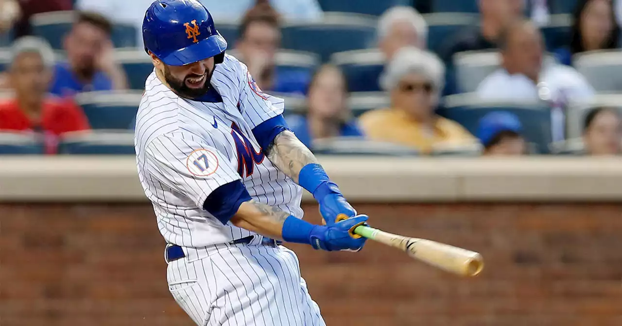 Nido helps banged-up Mets rally past Marlins in 10