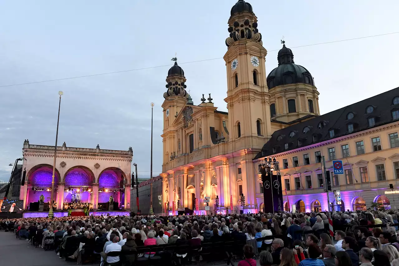 Open-Air-Konzert - 8.000 Zuhörer bei 'Klassik am Odeonsplatz' in München