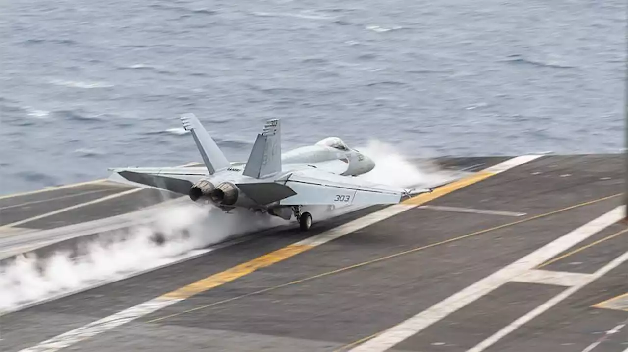 Истребитель F-18 упал в море с авианосца Harry S. Truman