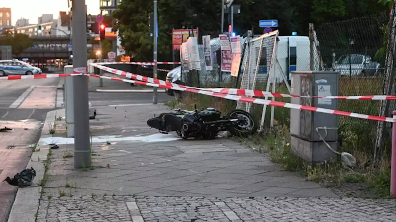 Zwei Motorradfahrer bei Unfall schwer verletzt