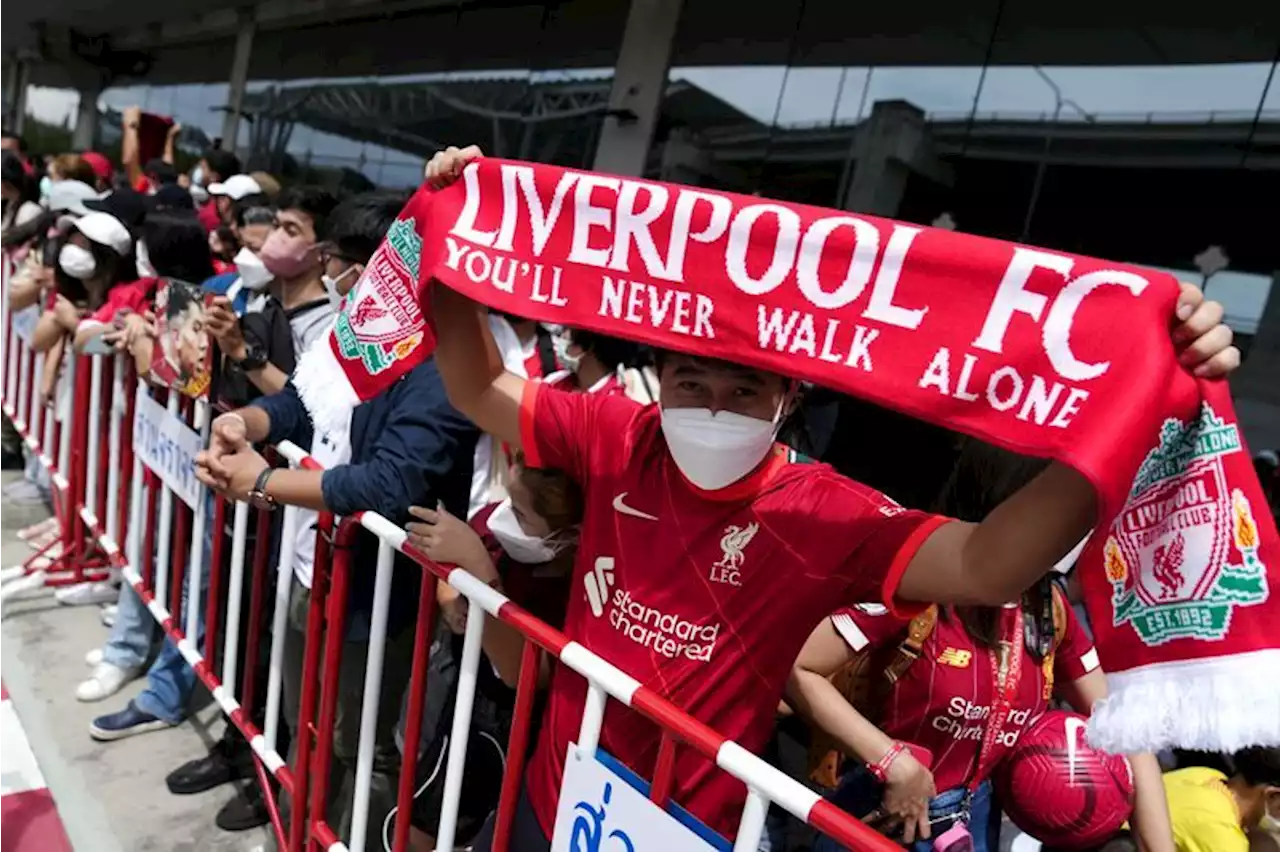 Soccer-Thai fans welcome Liverpool before friendly with Man Utd