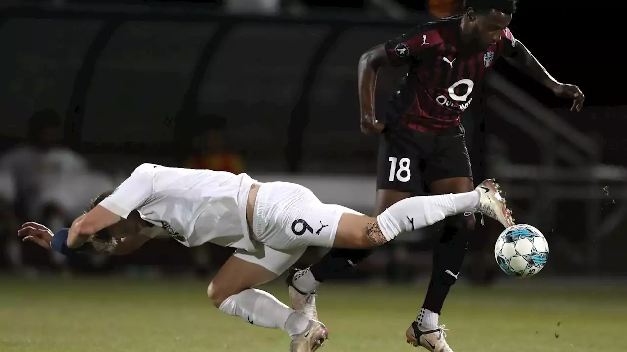 Donny Toia scores goal, earns red card as FC Tucson draws at home on stormy night