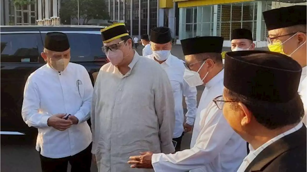 Airlangga hingga Agus Gumiwang Salat Idul Adha di DPP Partai Golkar