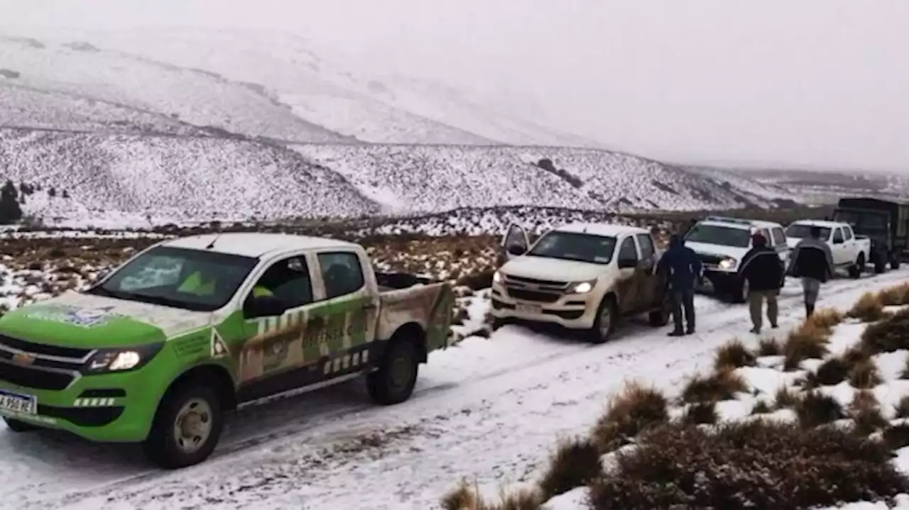 Cortes de ruta y pobladores aislados por la nieve en Chubut