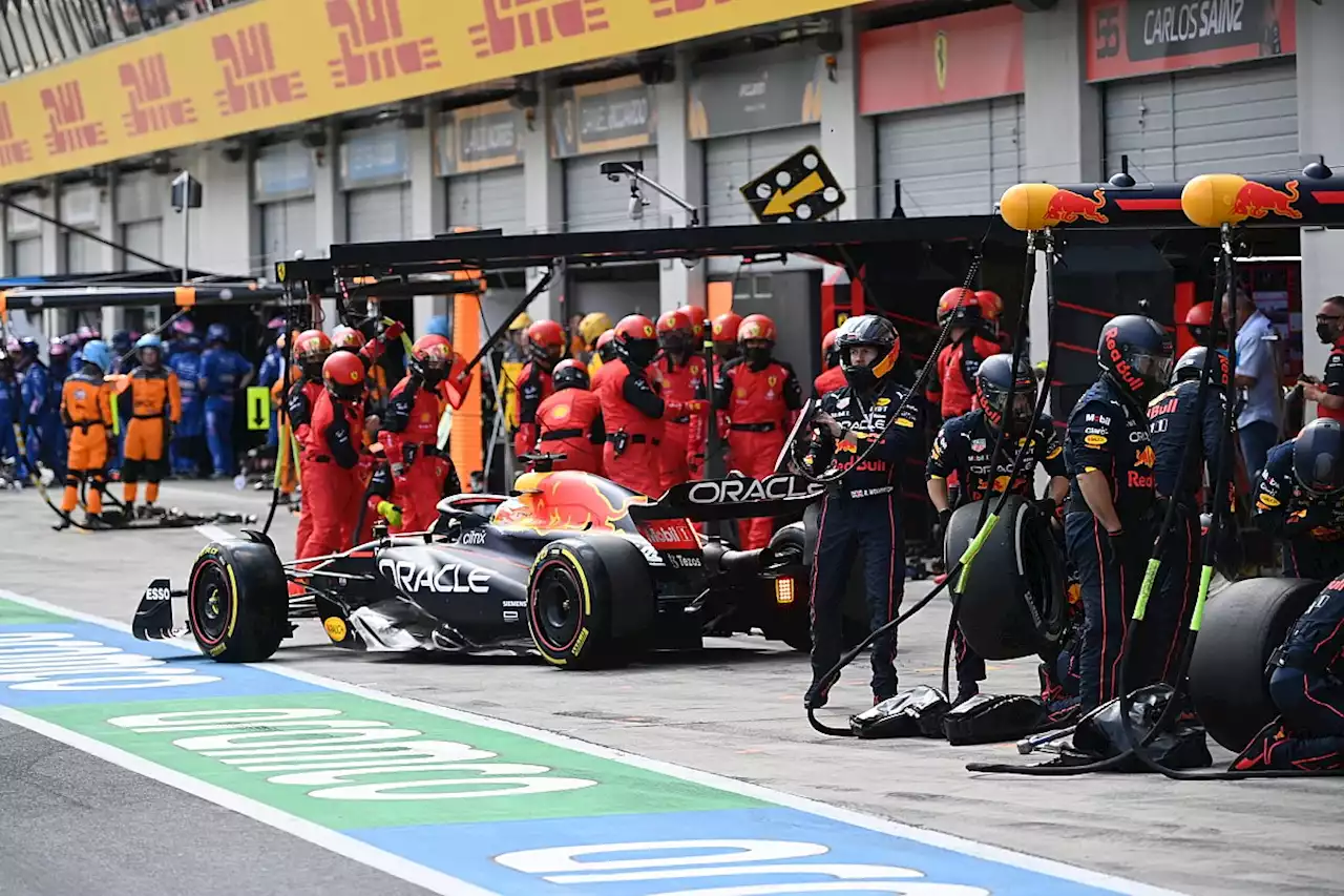 Red Bull baffled by Verstappen's &quot;strange&quot; Austria F1 tyre deg