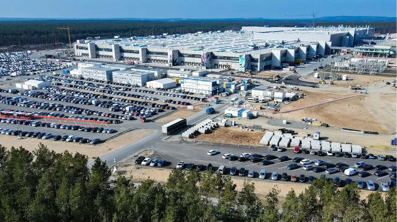 Schon 650 Arbeitslose an Tesla in Grünheide vermittelt