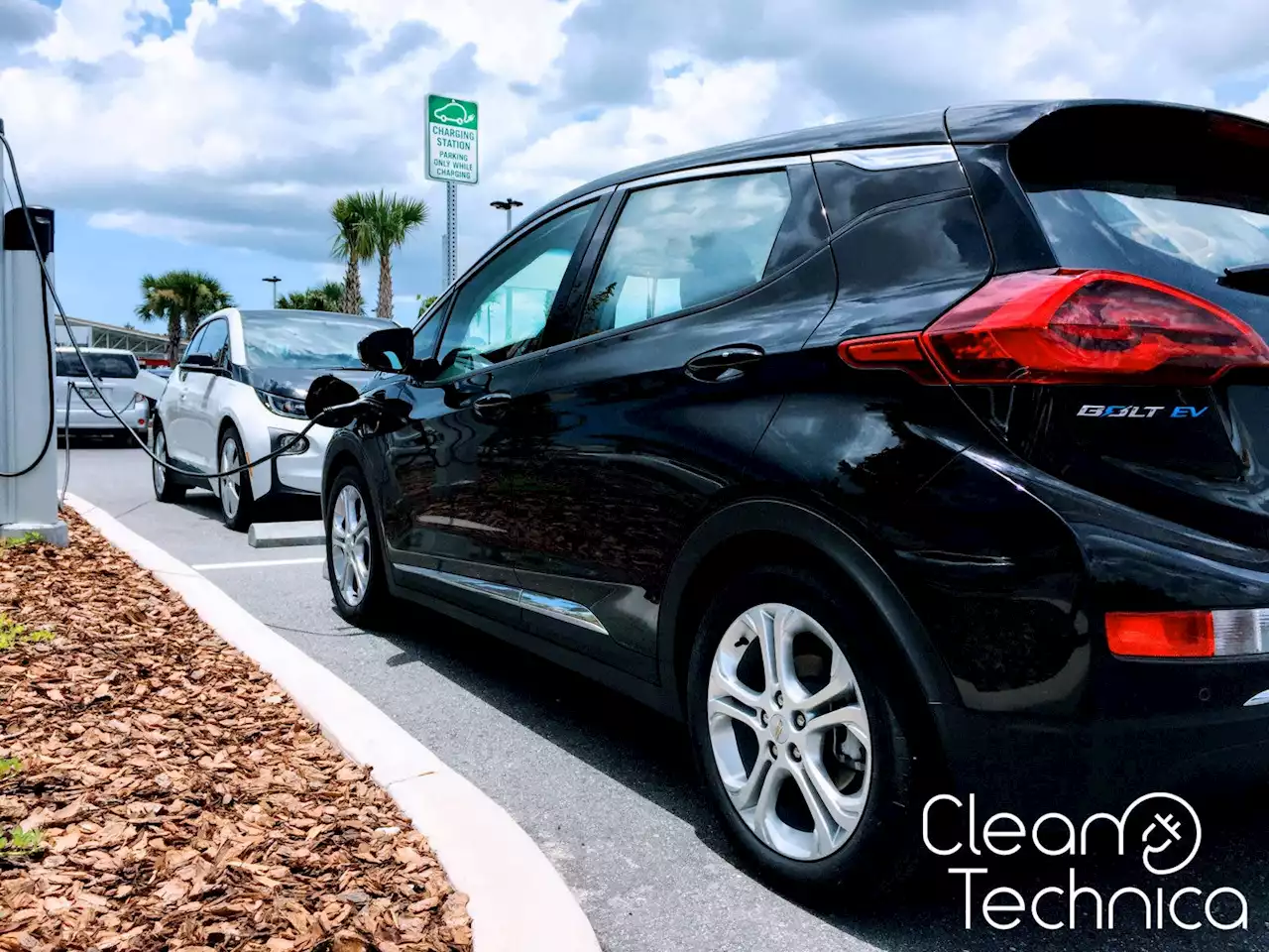 Electric Vehicle Buyers Want Rebates, Not Tax Credits