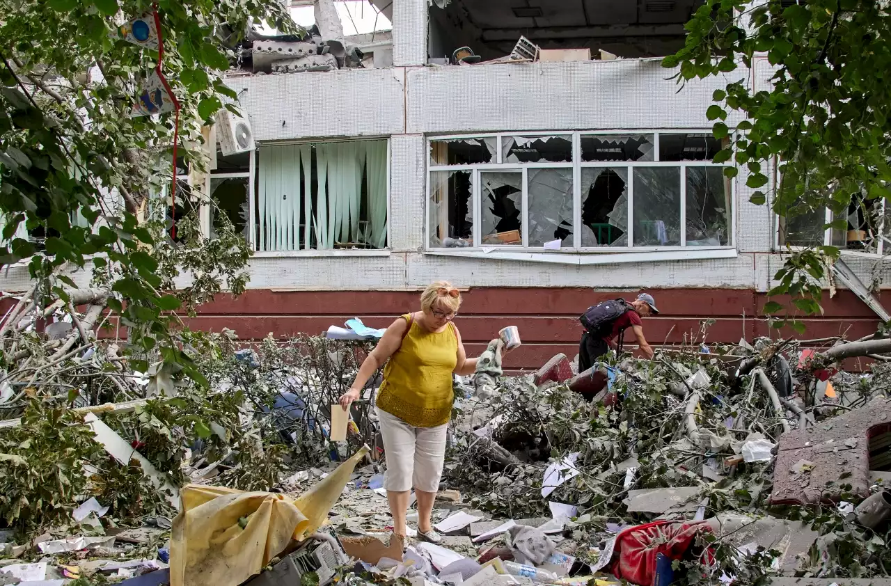 Russia hits Ukrainian apartment block: Dozens feared trapped after Russian strike on Ukraine apartment building