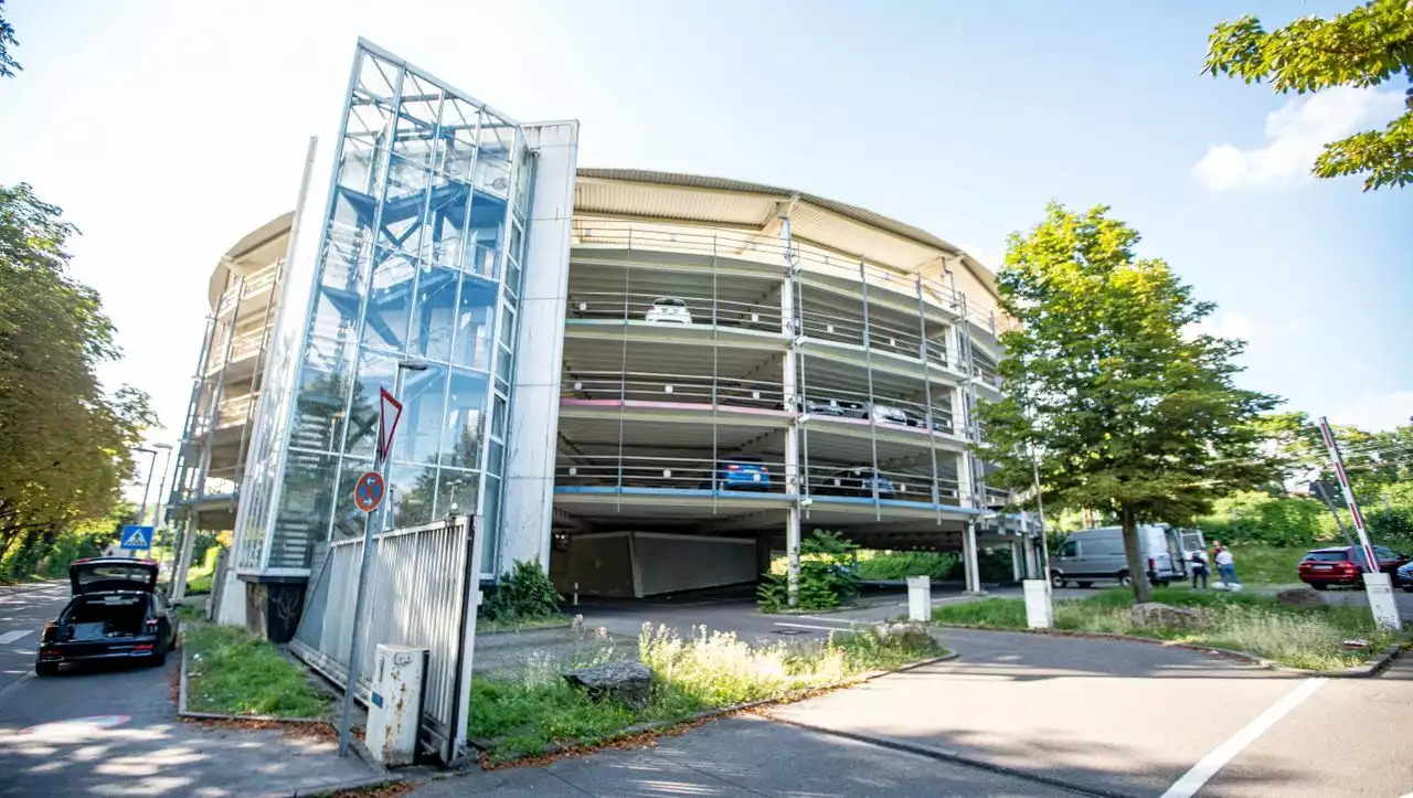 Stuttgart: Tote Frau in Auto im Mercedes-Parkhaus gefunden