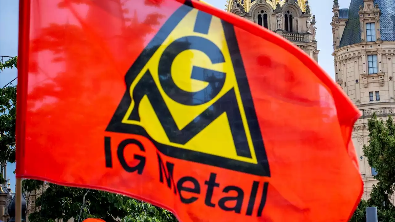 Metall- und Elektroindustrie - IG Metall will acht Prozent mehr Lohn in Tarifrunde fordern