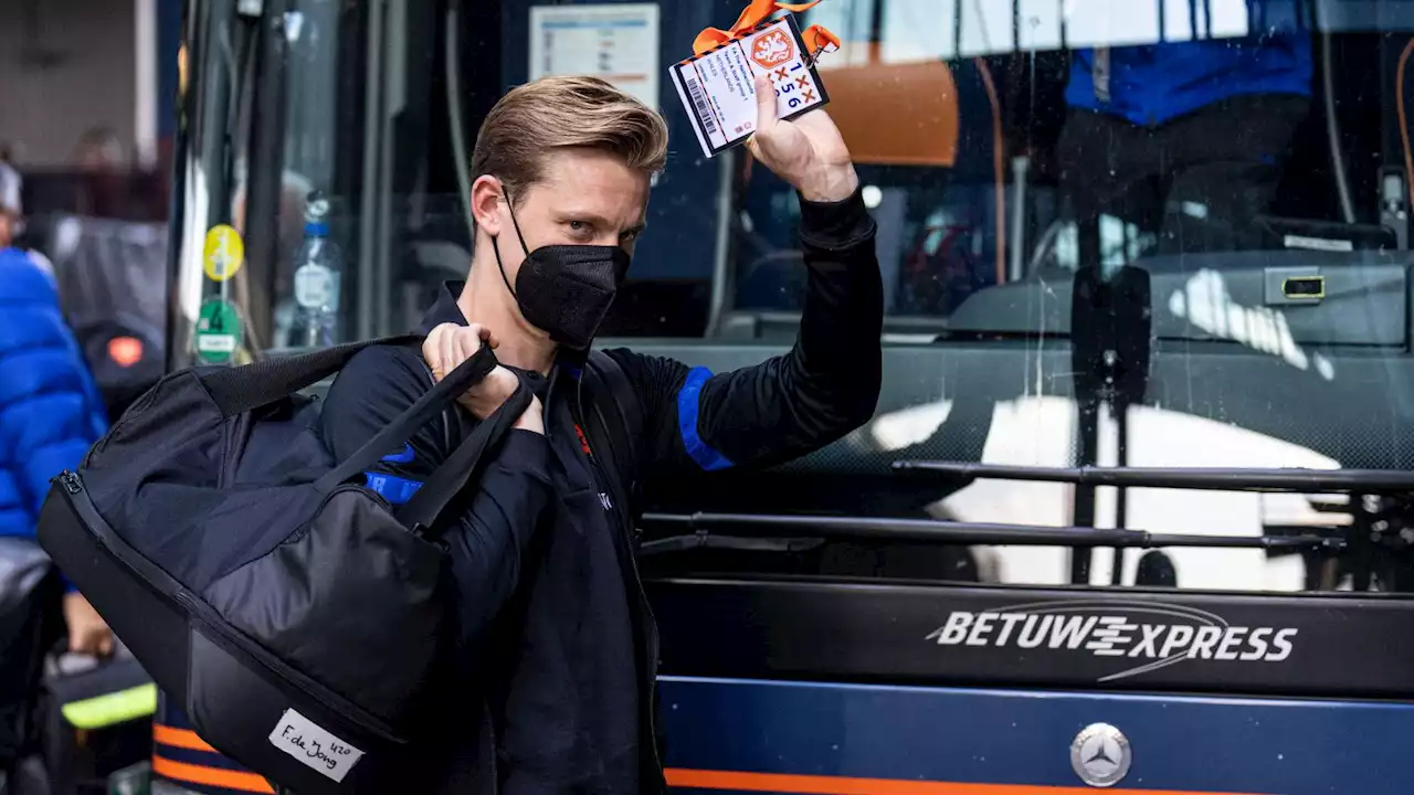 Man Utd back-up list for De Jong reveals two predictable names as 'ridiculous situation' continues