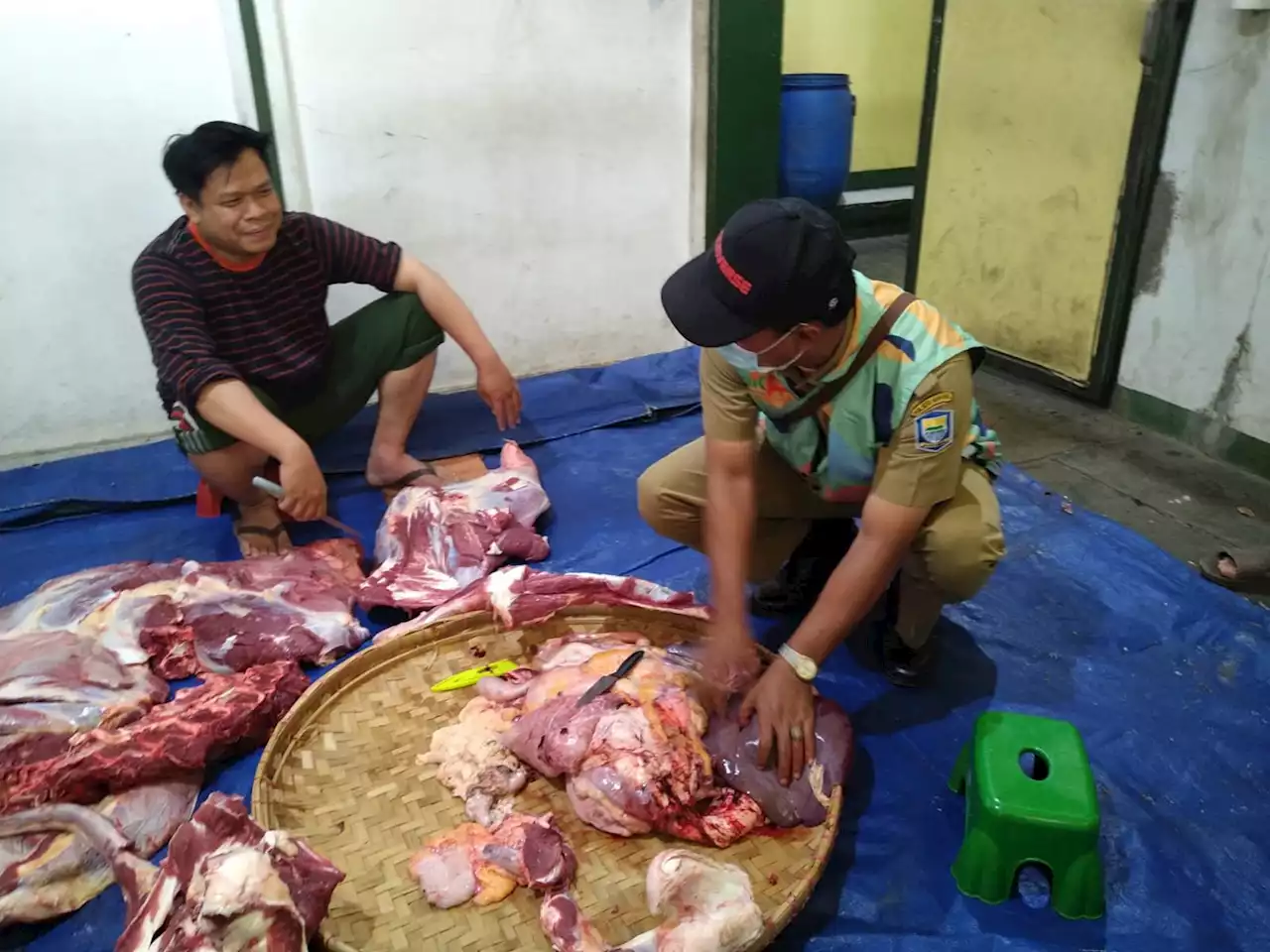 Pemkot Bandung Memusnahkan 369 kg Jeroan Sapi dan Domba Afkir