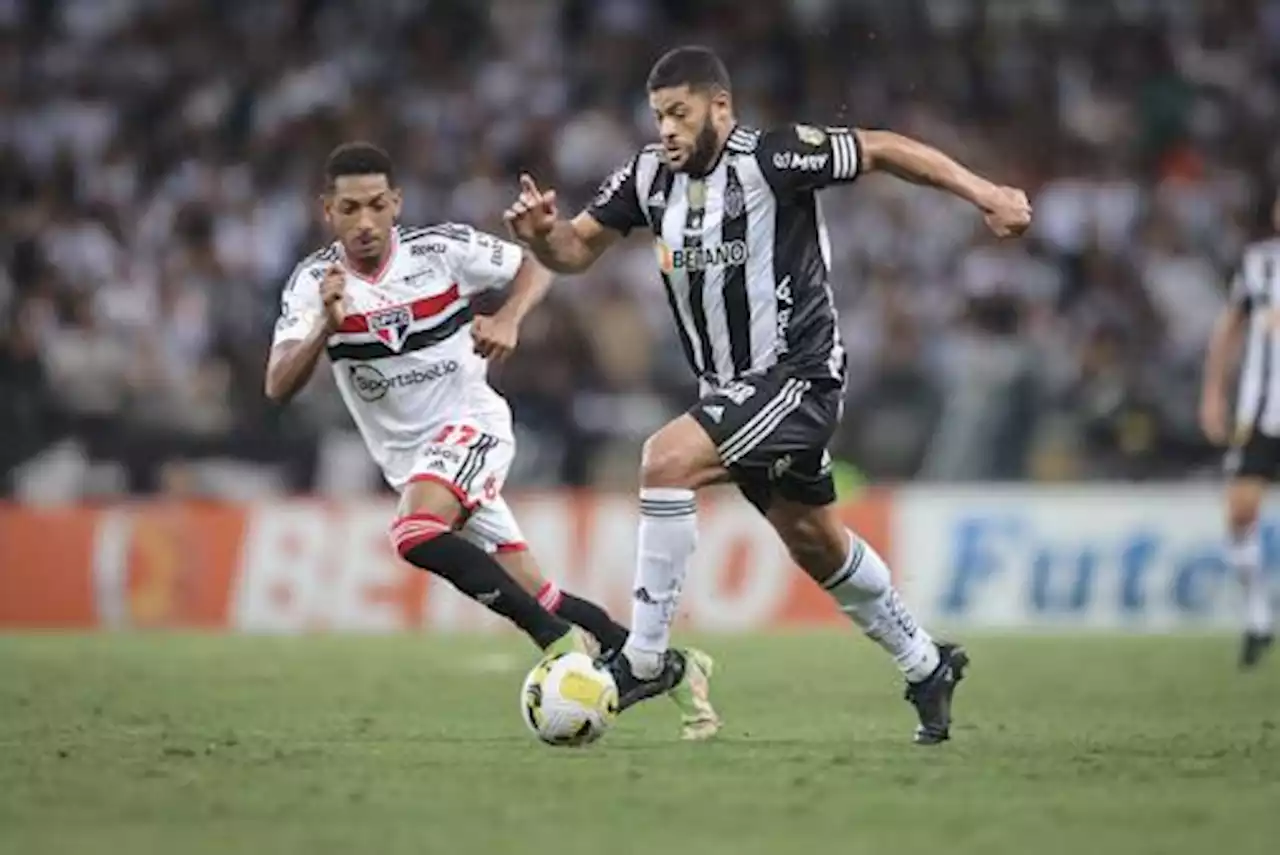 Após lance polêmico em empate do Atlético-MG, Hulk dispara contra arbitragem: 'Foi 100% pênalti'