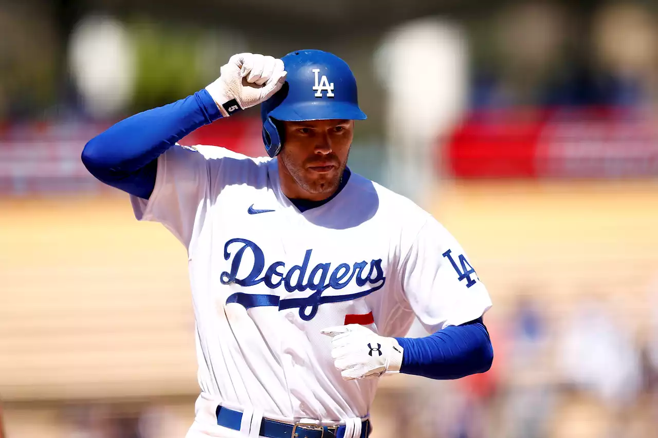 Freddie Freeman's 4 Hits Help Dodgers Sweep Cubs, 11-9