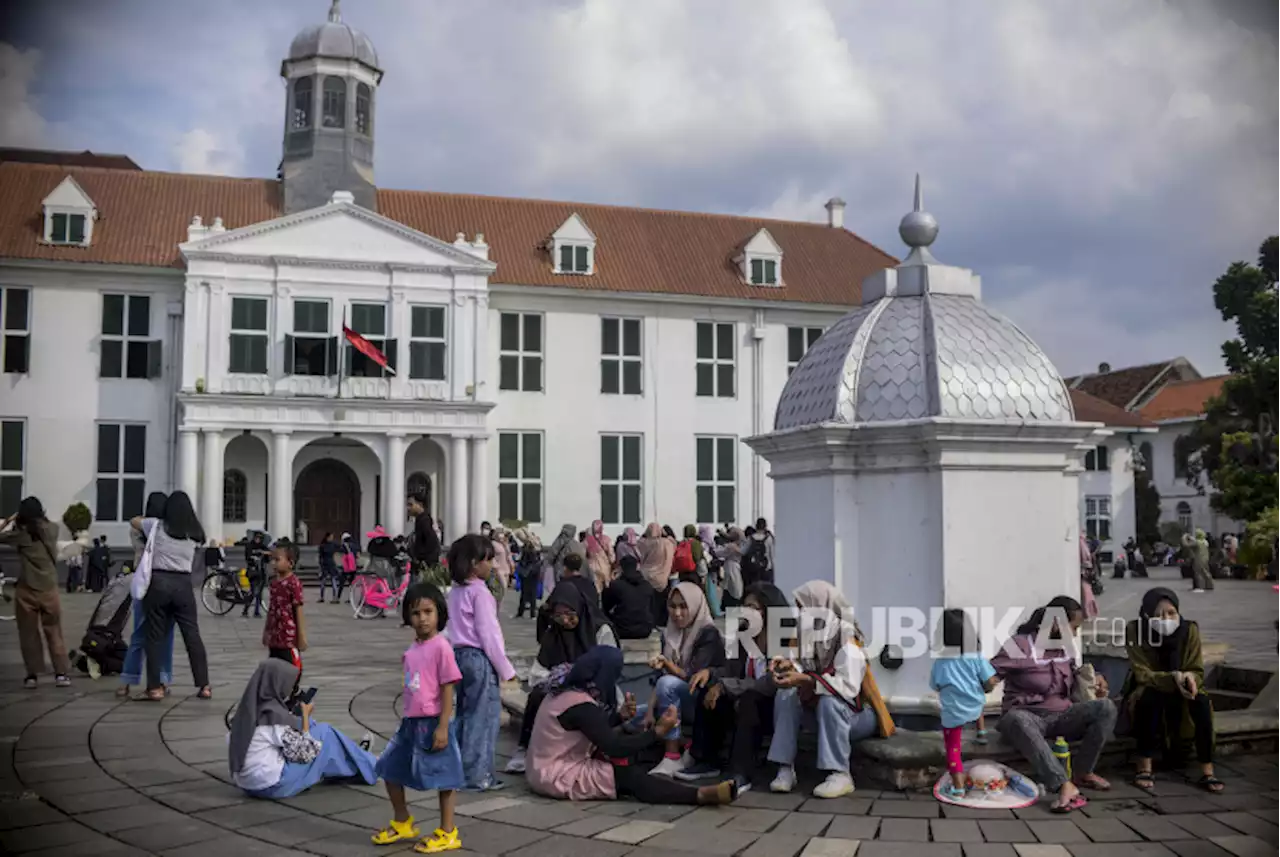 Pemkot Jakbar Imbau Pengunjung tidak Parkir Sembarangan di Kota Tua |Republika Online