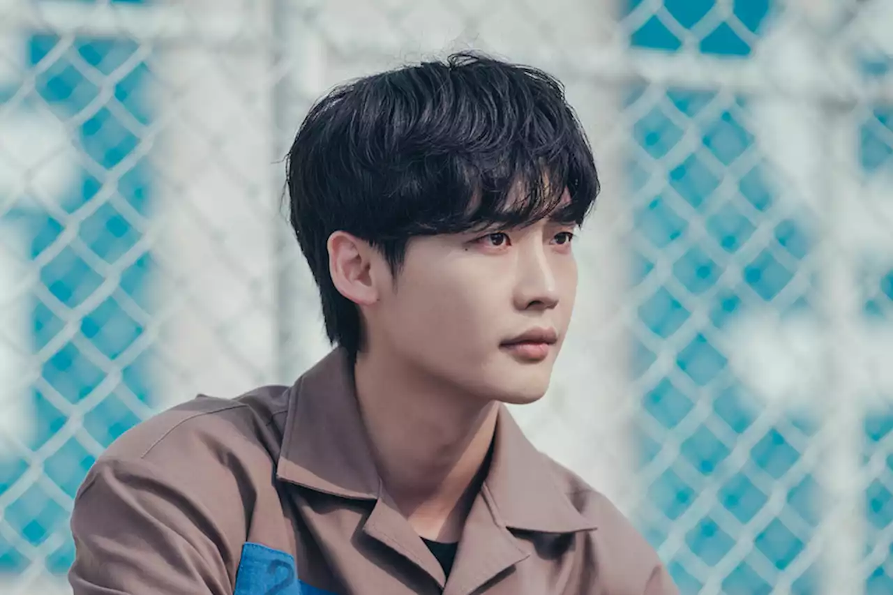 Lee Jong Suk Talks About What Drew Him To The Upcoming Drama “Big Mouth” And His Dual-Natured Character