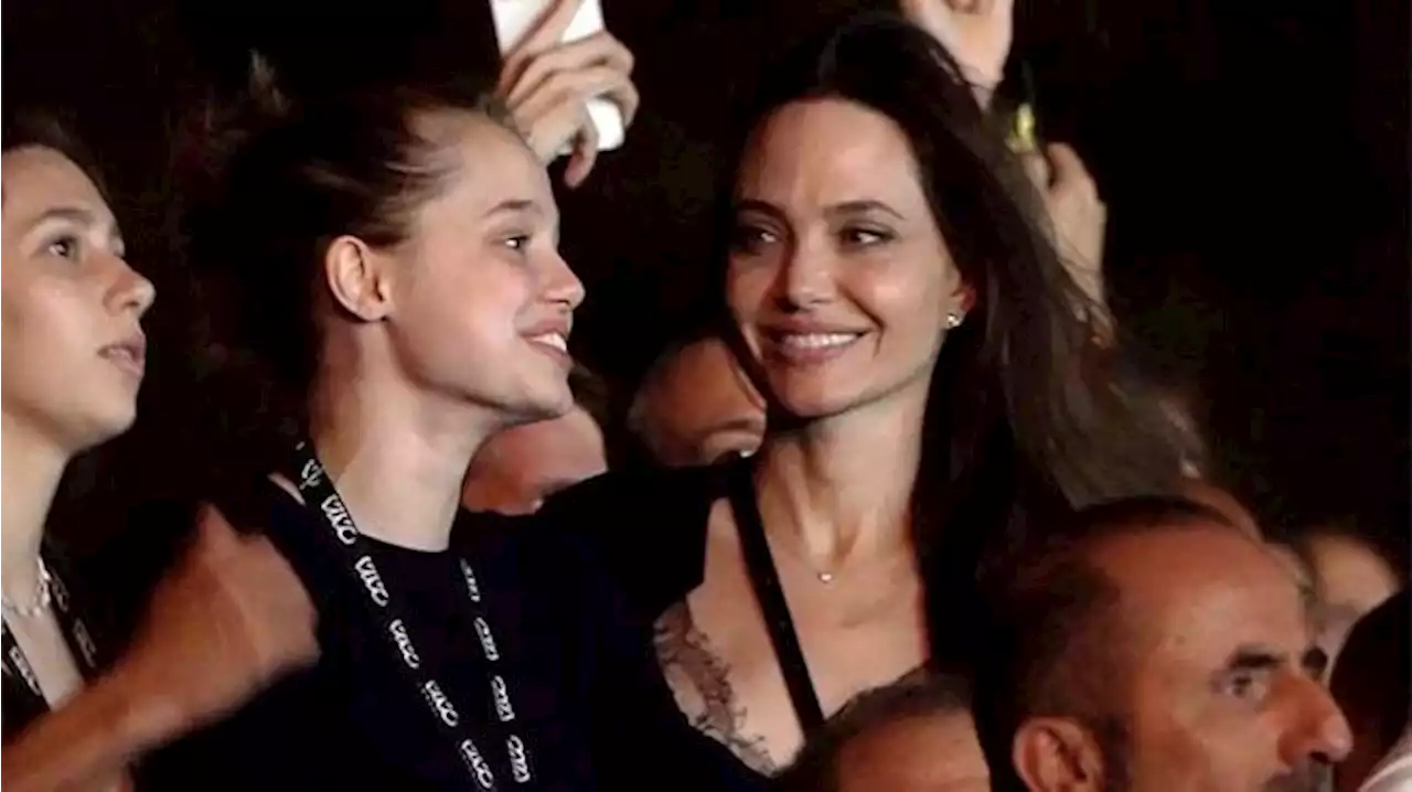 Momen Manis Angelina Jolie Temani Putrinya Nonton Konser Musik