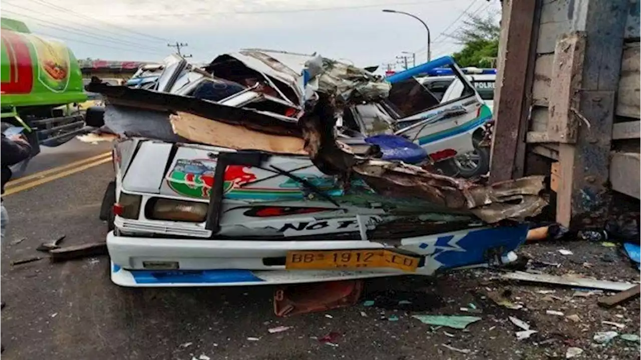 Minibus Tabrak Truk Fuso di Deli Serdang, Dua Orang Tewas