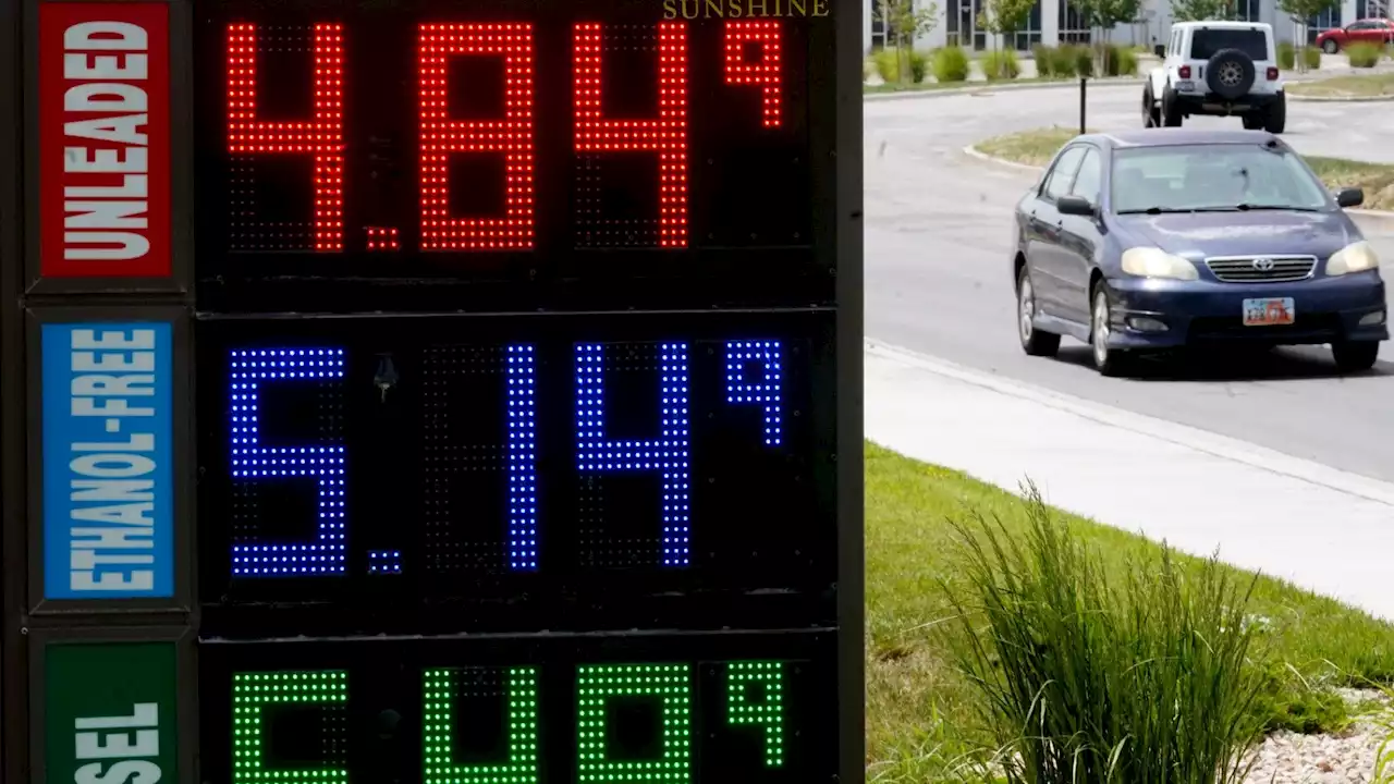 Average US Gasoline Price Falls 19 Cents to $4.86 Per Gallon