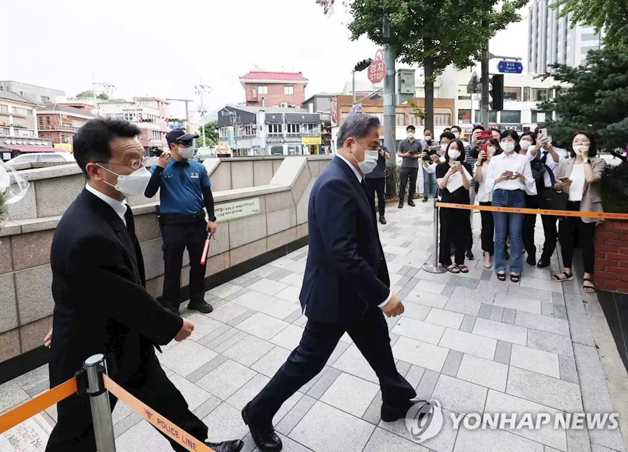 박진, 아베 분향소 조문…'방일하면 조언 들으려 했다' | 연합뉴스