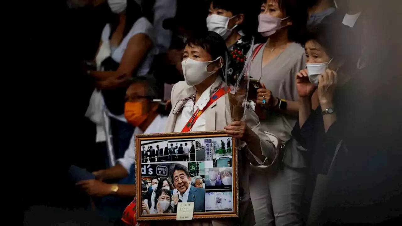 Crowds line Tokyo streets to mourn former Prime Minister Shinzo Abe