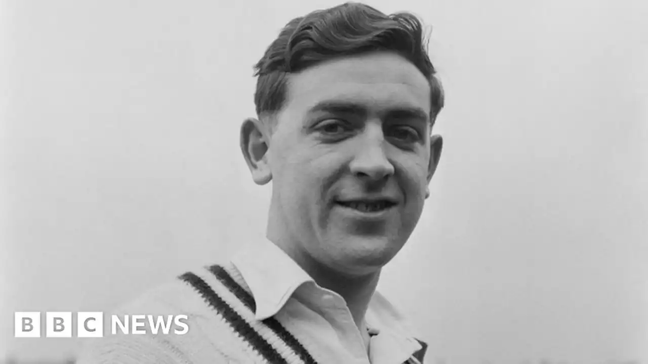 Yorkshire Cricket Club bowler Mike Cowan dies aged 89