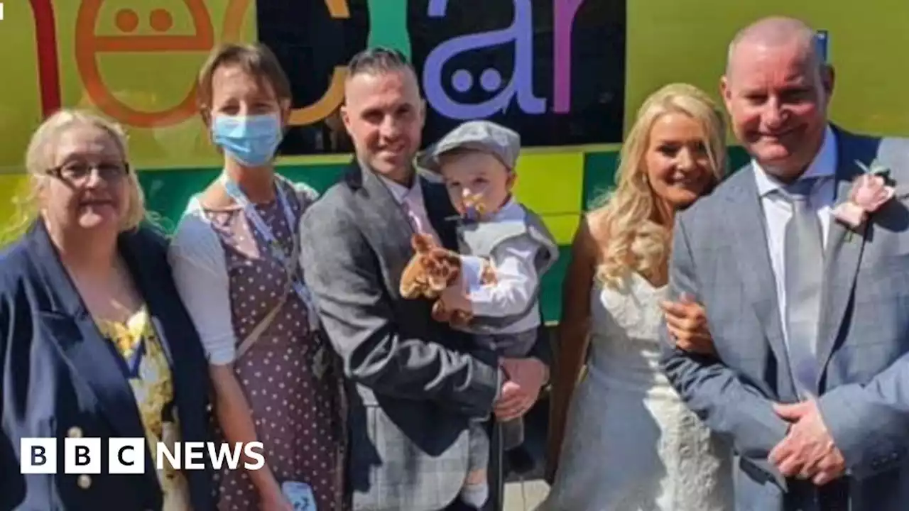 Doctor helps sick toddler make parents' wedding